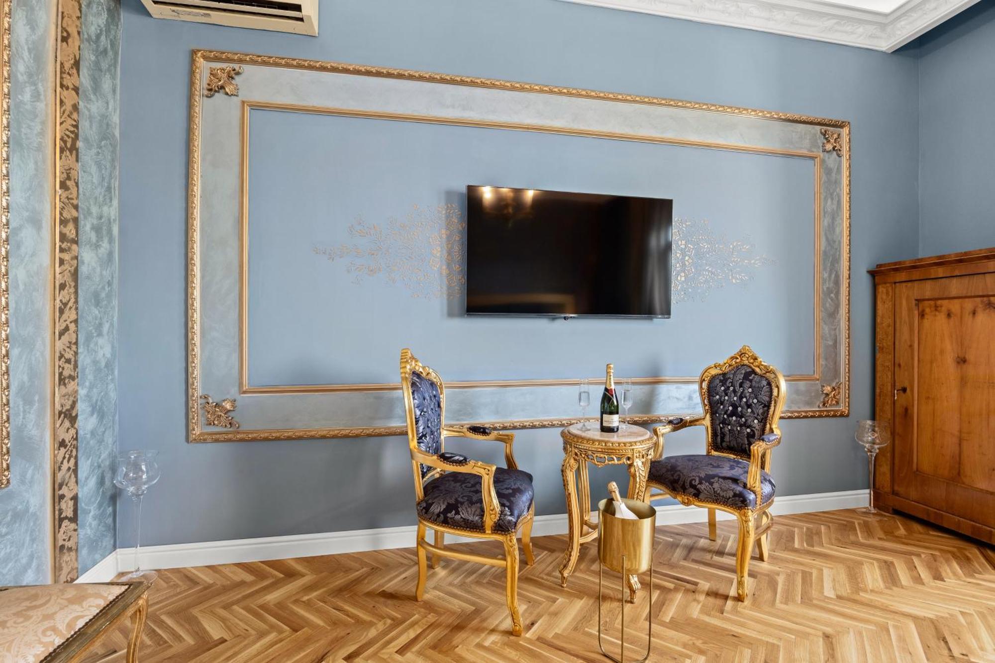 Villa Muenz Luxurious Residence Пула Екстериор снимка