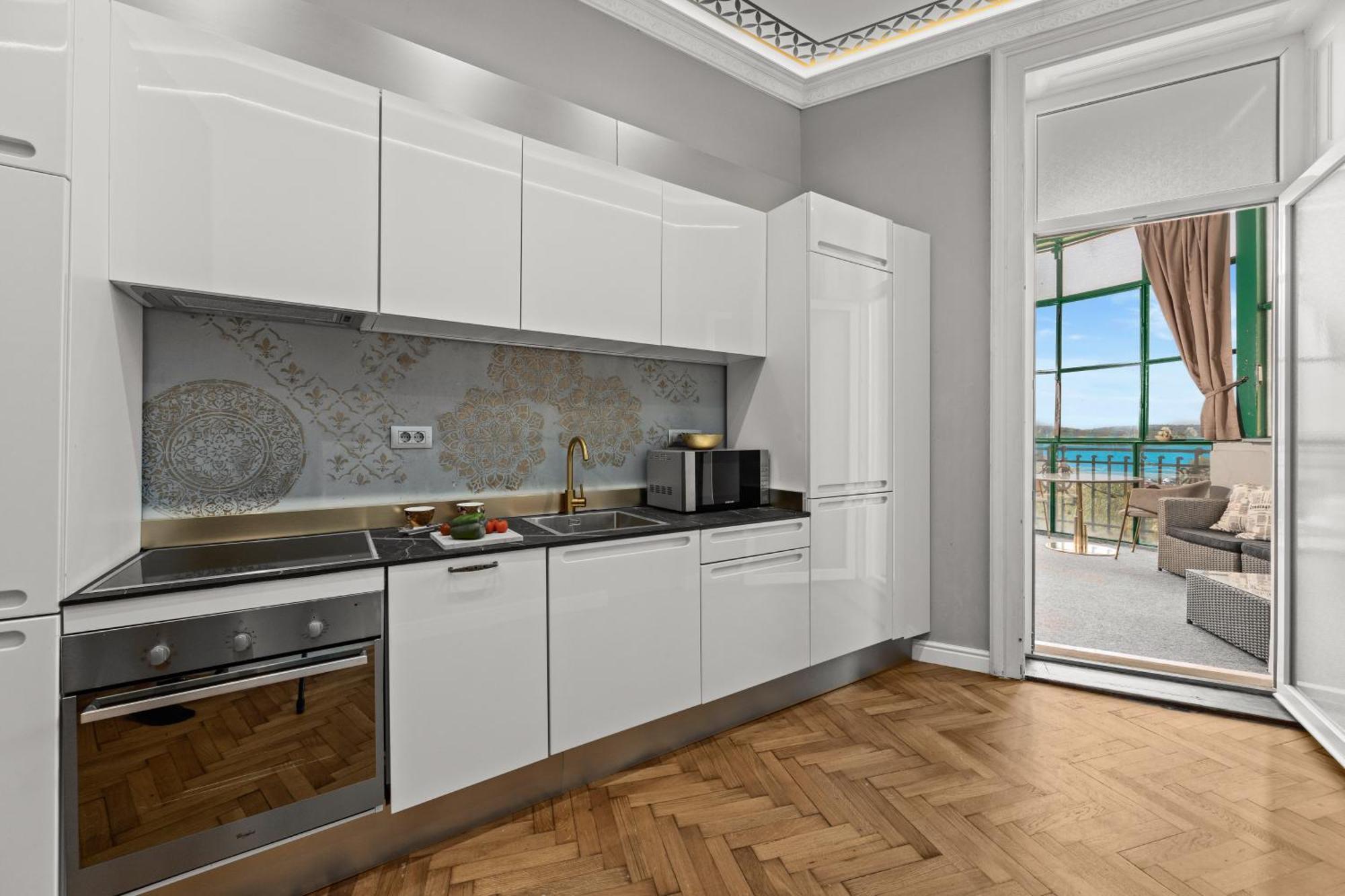 Villa Muenz Luxurious Residence Пула Екстериор снимка