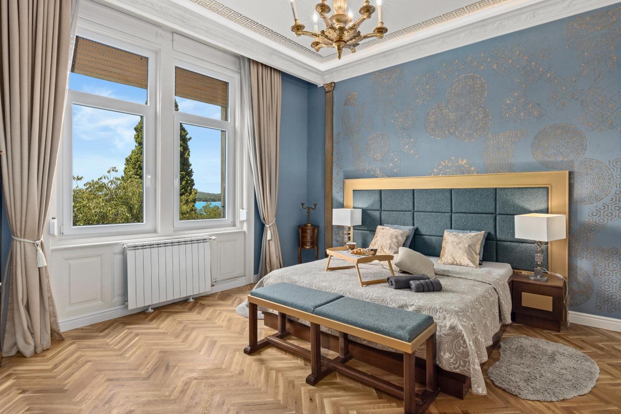 Villa Muenz Luxurious Residence Пула Екстериор снимка